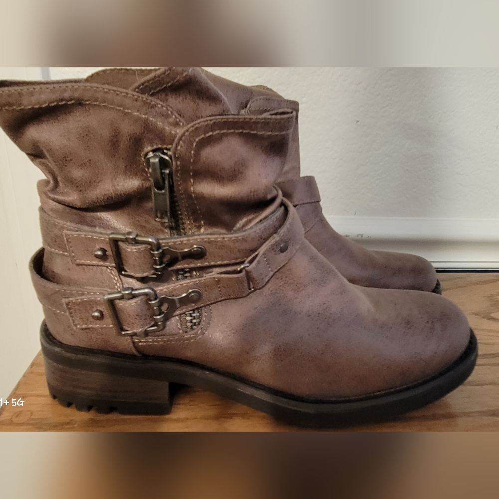 Carlos Santana boots